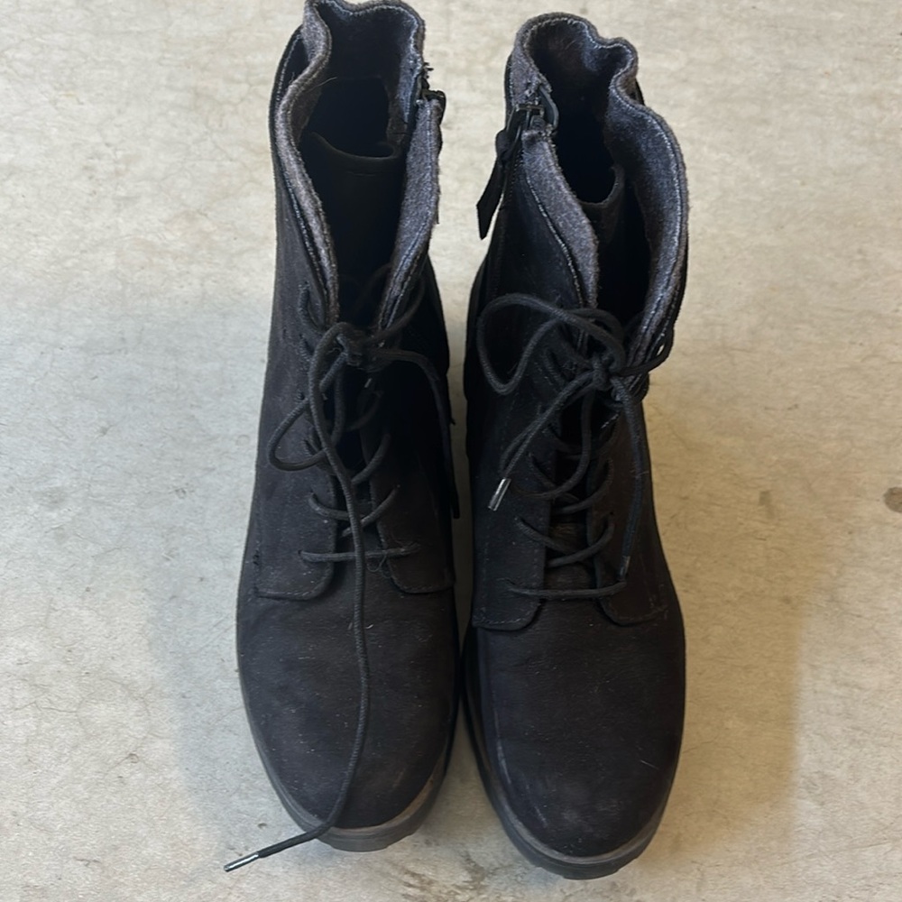 Universal Thread Boots - image 1